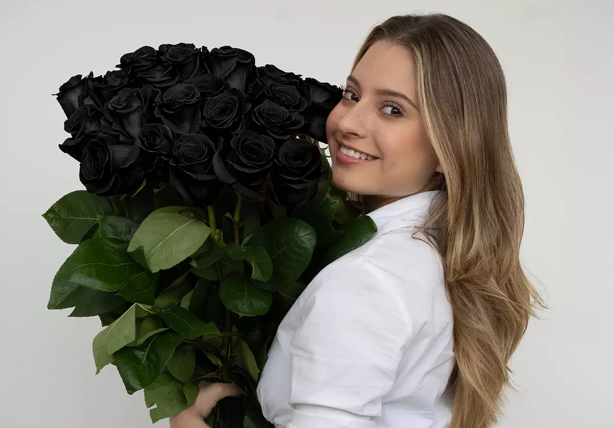Rare. Elegant. Bold. Black Roses from Rosaholics Are The Ultimate Surprise Up to 71% Off.