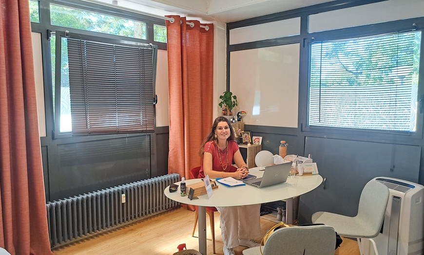 Image 2: Modelage Shiatsu ou réflexologie avec une experte