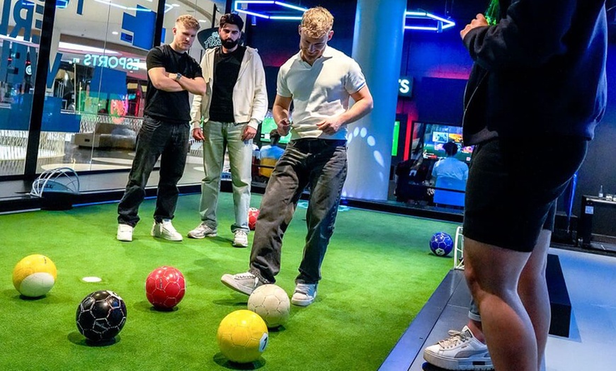 Image 1: 45 oder 90 Min. SOCCERBEAT für 1 Person: Fußballwelt mit 13 Spielzonen für Spiel & Wettbewerb (bis 32% sparen)