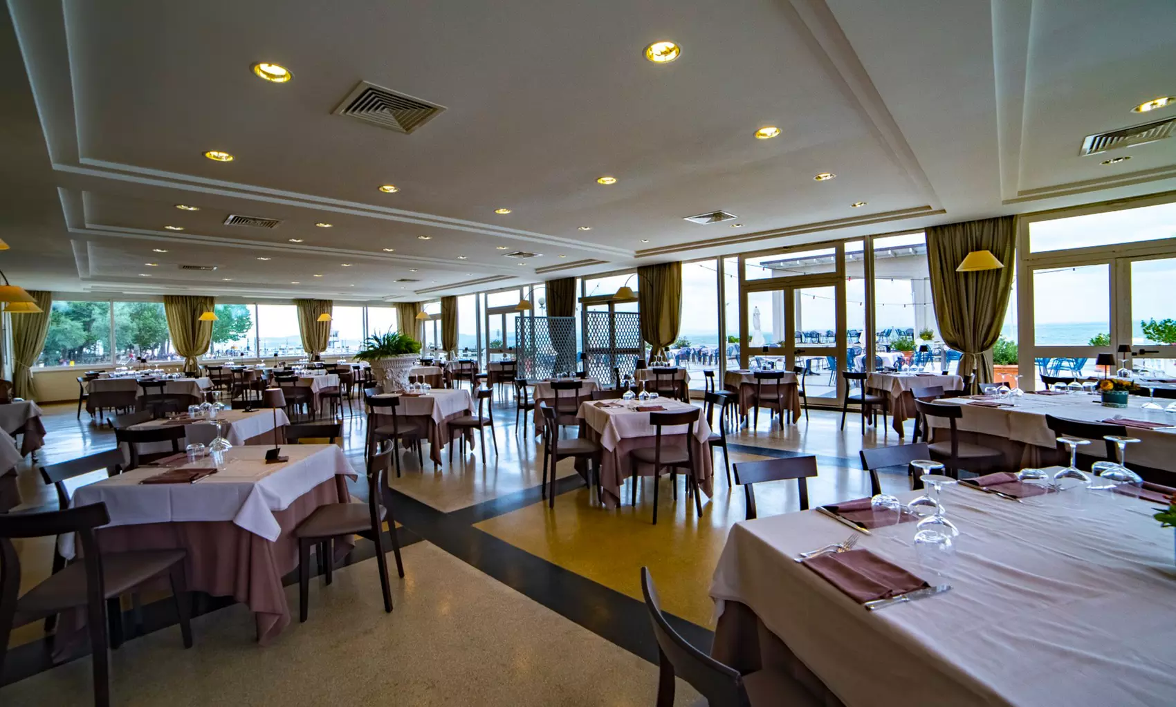 Lago Trasimeno 4*: camera doppia con colazione o mezza pensione