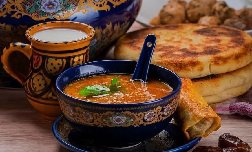 Image 3: Menu traditionnel couscous et douceurs marocaines