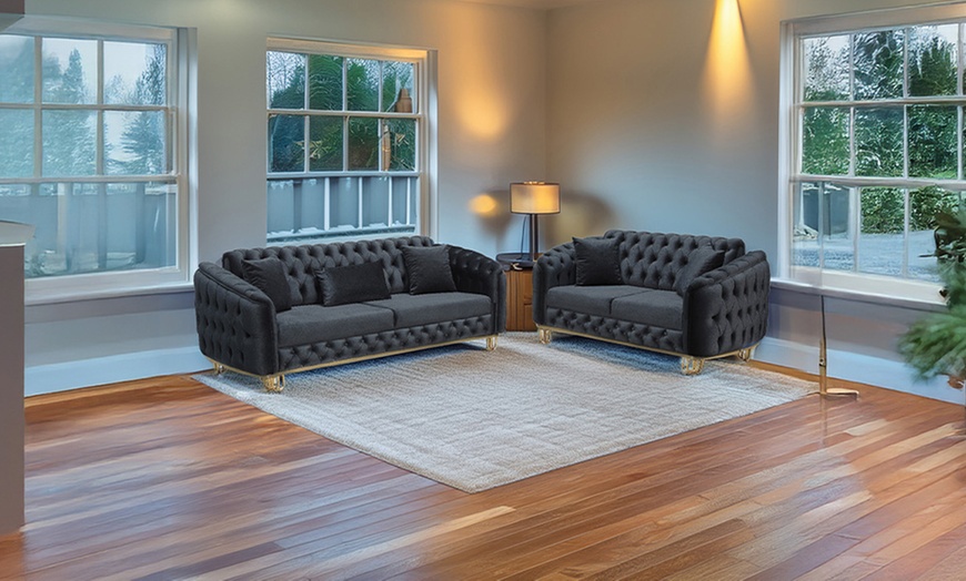 Image 12: Chesterfield & Kingston 3+2 Sofa Sets