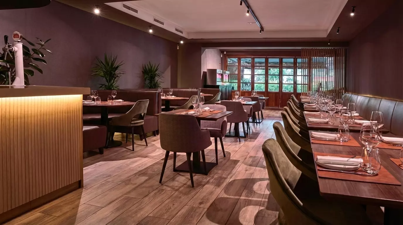 Desayuno para 2 o 4 personas con 2 o 4 platos, bebidas calientes y frías, ahorra hasta un 32% - Primary Image