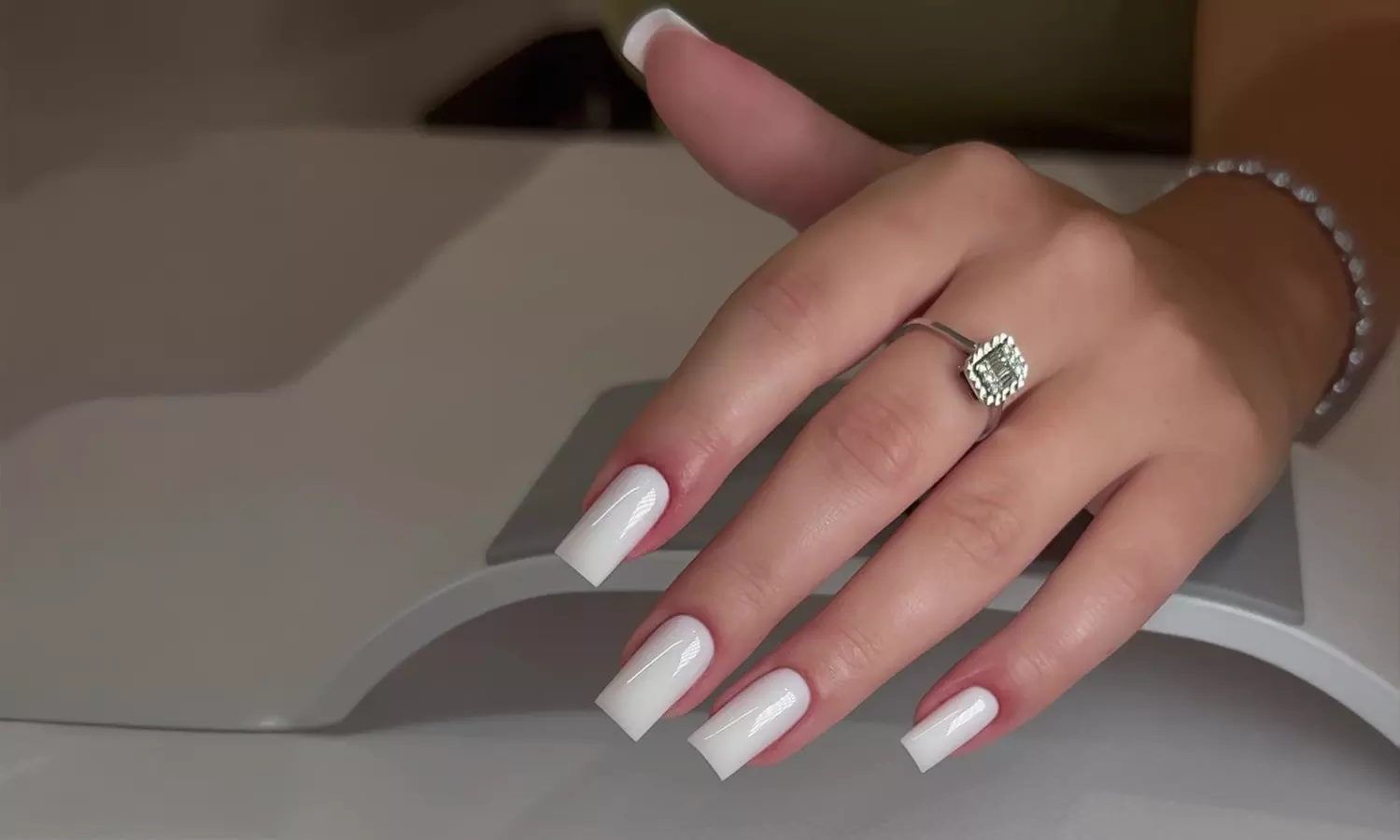 Manicura a elegir entre semipermanente, soft gel o uñas acrílicas