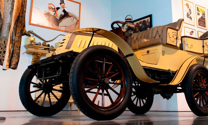 Image 1: 2 o 4 entradas para el museo del automóvil y la moda de Málaga