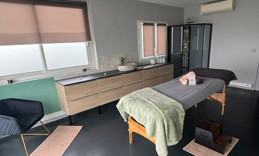 Image 4: Offre détente : massage, gommage et soin visage