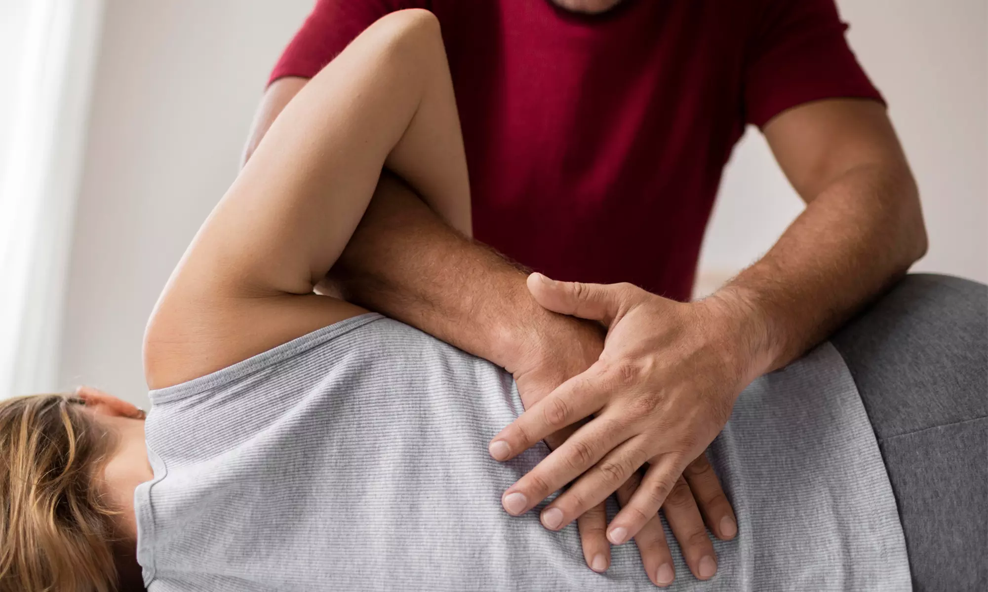 Sesión quiropráctica con examen postural y uno o dos ajustes