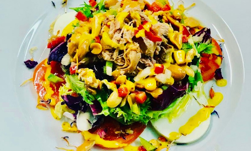 Image 4: Menú de cochinillo para 2 o 4 personas con entrante, postre y bebida