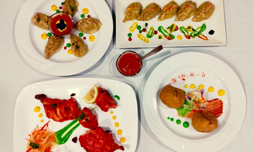 Image 3: Menú degustación indio completo para 2 o 4 con postre y bebida