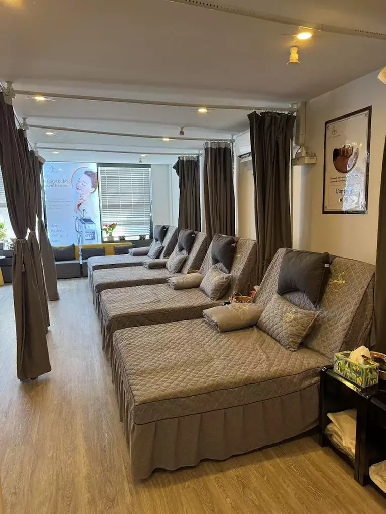 Relax with 50-Min Signature Bodywork or Foot Rub w/ Hot Stones & Essential Oil at Top Class Spa (Up to 50%Off)