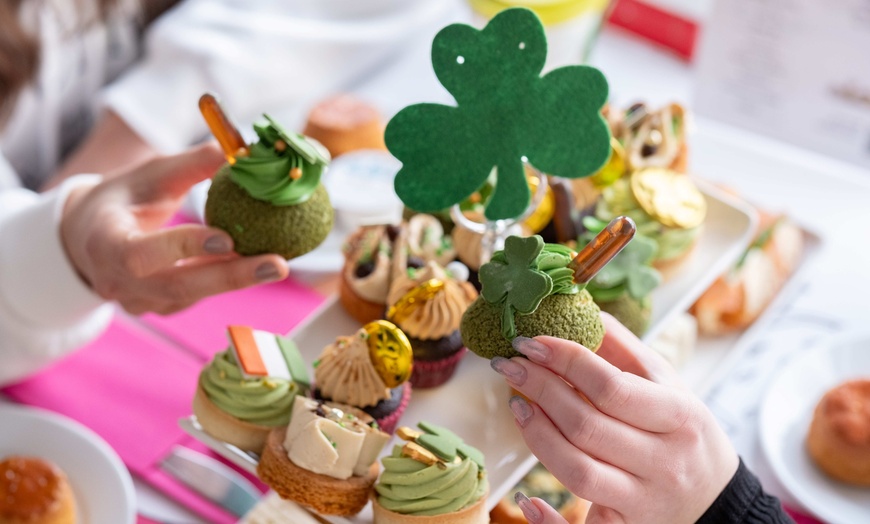 Image 2: Classic Sightseeing Bus Tour & Afternoon Tea in London for Two or Four