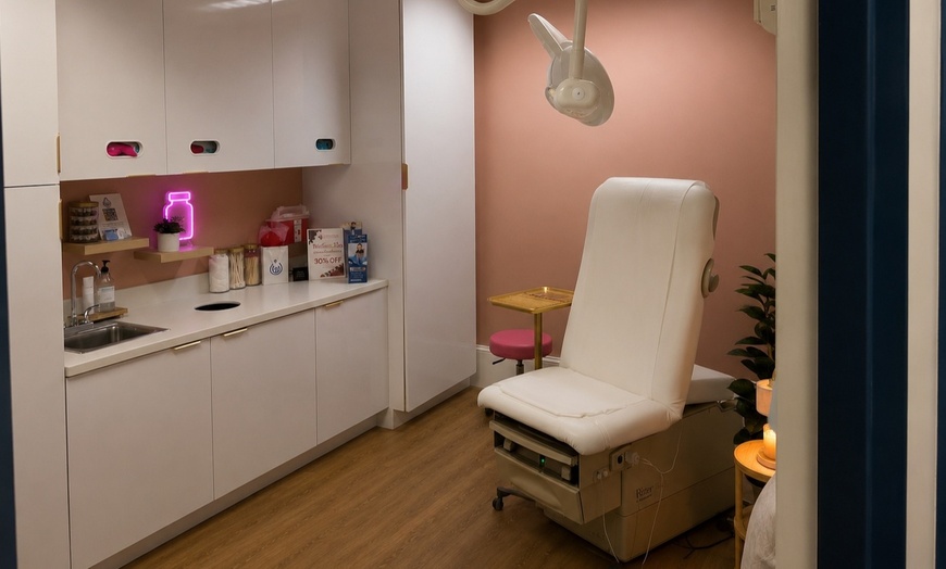 Image 5: 20 or 40 Units of Botox Injections for Smoother Skin & Younger Look