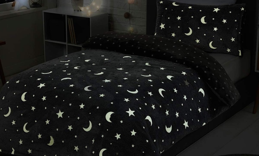 Image 8: Glow in the Dark Duvet Set