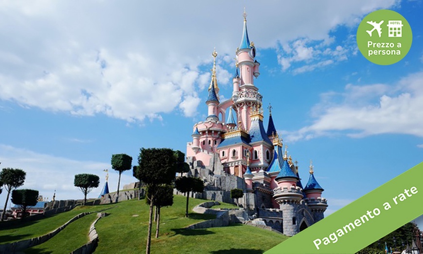 Image 1: ✈ Disneyland Paris: Volo più hotel, colazione ed ingresso al parco