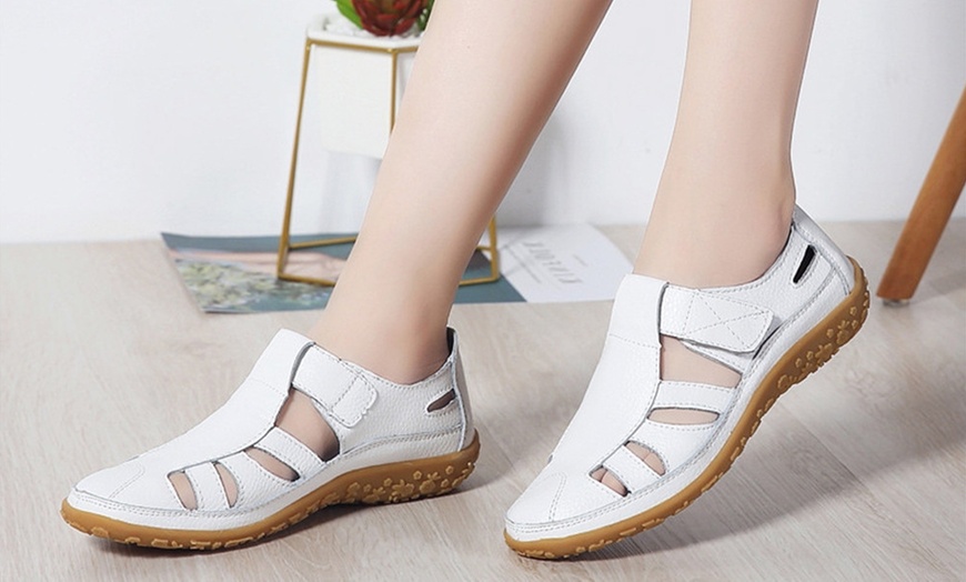 Image 7: Women's Retro-Style Sandals