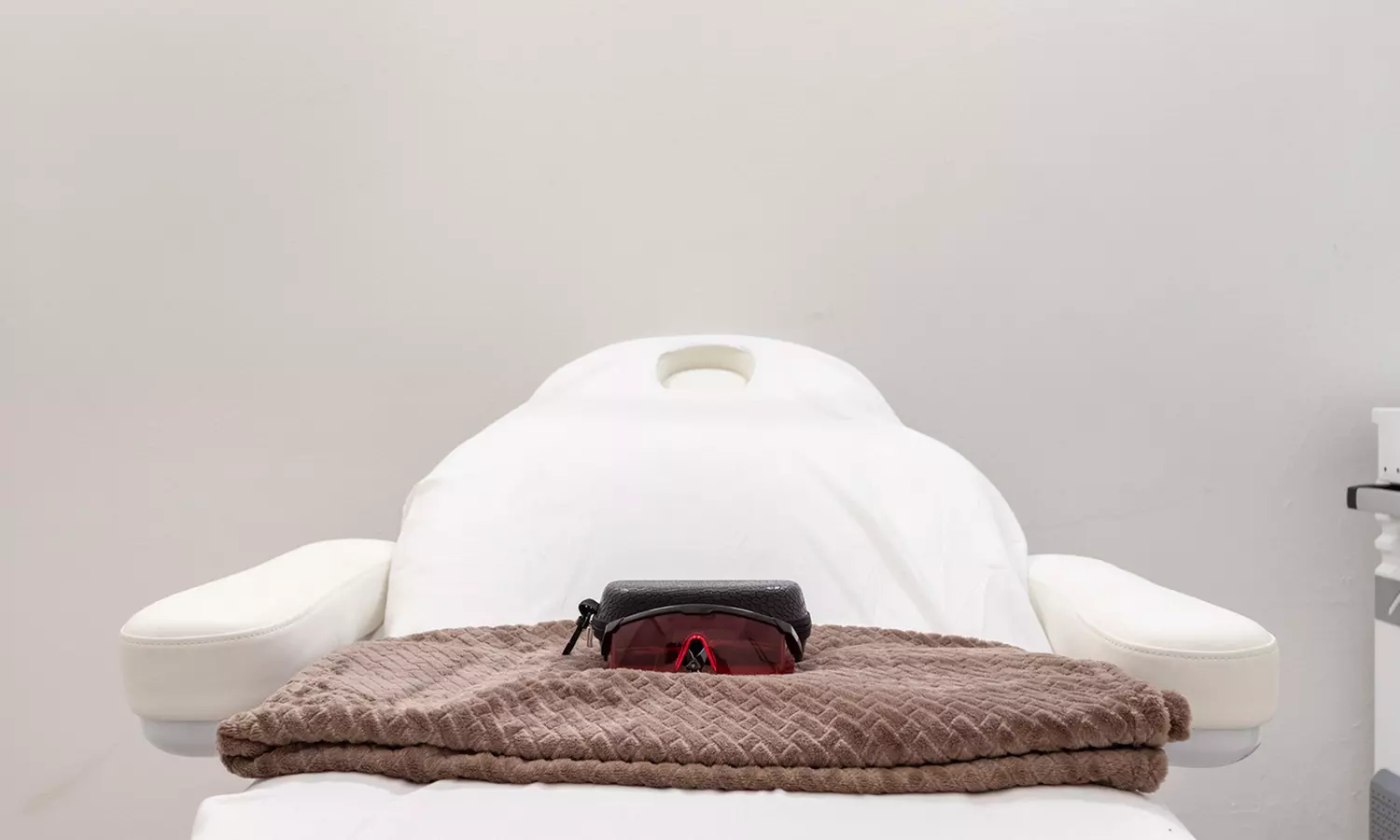 Geniet van een carbon laser peeling bij Djenetbeauty Center