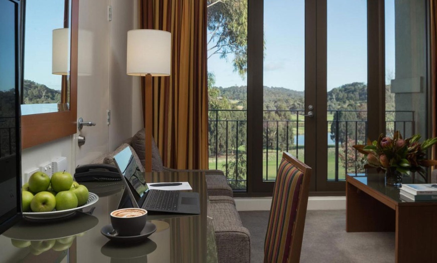 Image 5: Yarra Valley: Lodge View King or Family Room Stay + Breakfast & Wine