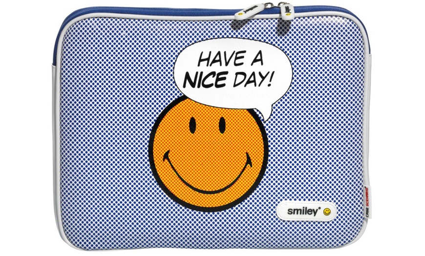 Image 2: Smiley Laptop Sleeve