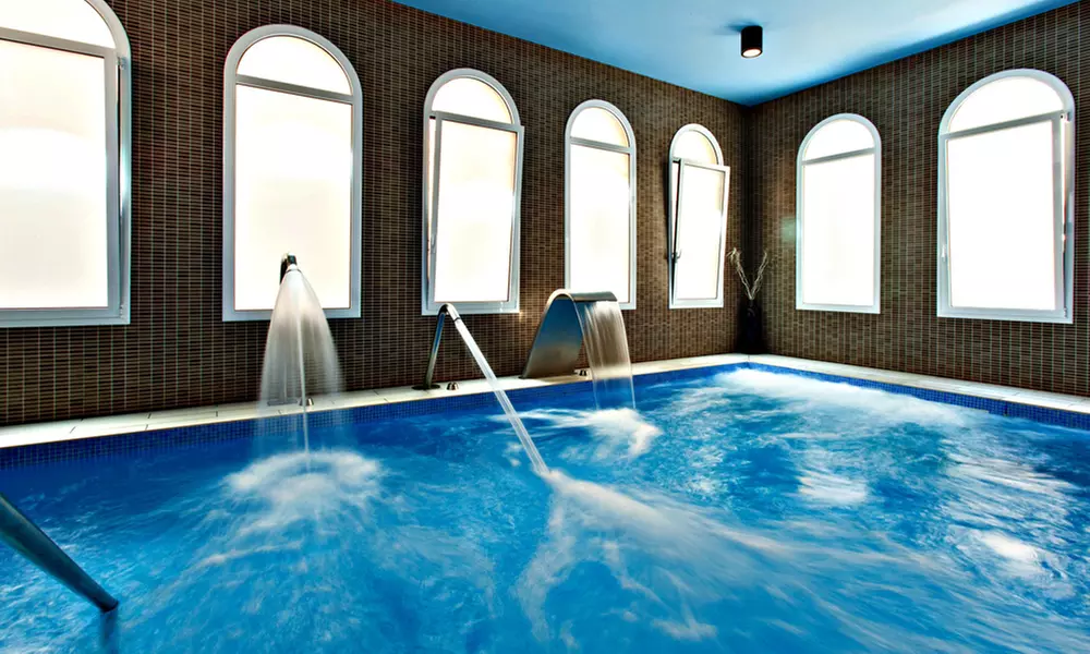 Caldas de Malavella: 1 a 5 noches con desayuno, detalle y opción a spa y media pensión en Hotel Balneario Vichy Catalan - Primary Image