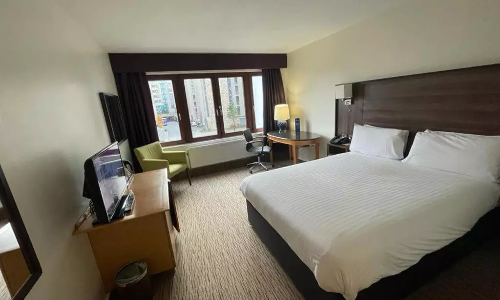 Manchester: 4* Club Room Stay with Breakfast & 20% off Food & Beverage