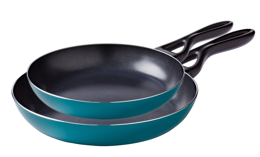 Image 2: Pyrex Frying Pan Set