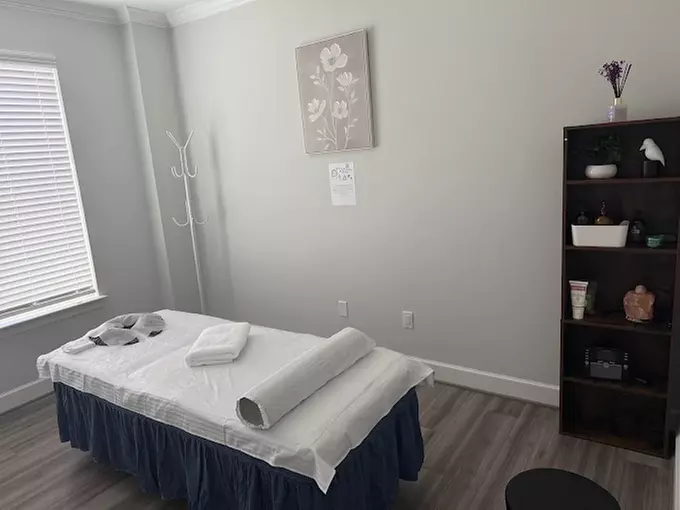 Couples 60 Min Swedish or Deep Tissue + Cupping Therapy & Aromatherapy