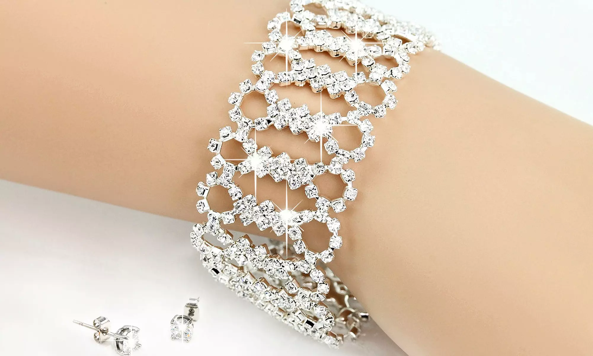 Parure, bracelet et boucles d'oreilles ornés de cristaux Swarovski® - Primary Image