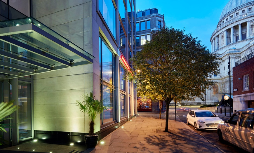 Image 8: Central London: Luxury Stay with Spa Access 