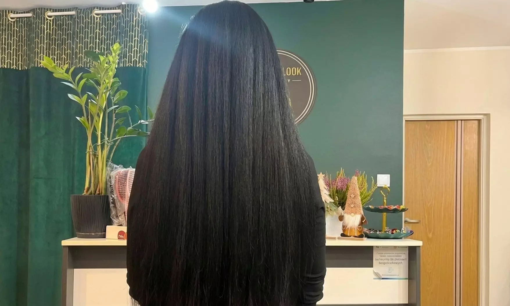 Pełne blasku włosy: strzyżenie z pielęgnacją, koloryzacja lub botoks