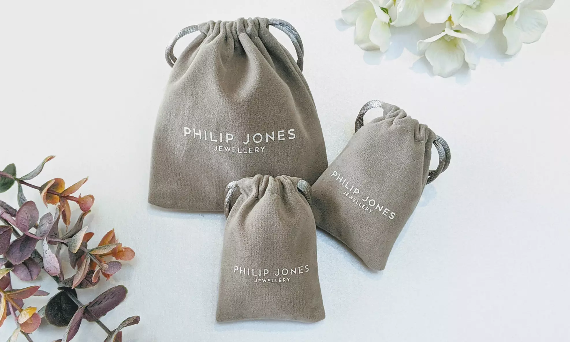 1 ou 2 bracelets bangle Arc ornés de cristaux Swarovski® de la marque Philip Jones - Second Medium