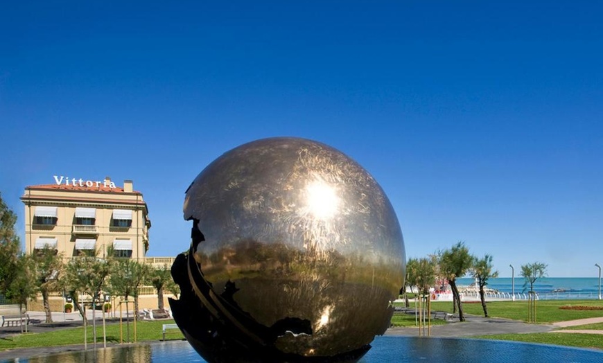 Image 2: Pesaro 5*: camera Business per 2 in Day-Use o pernottamento con Spa 