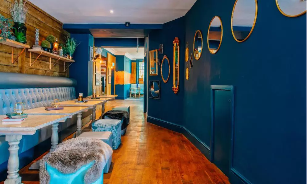 Manchester Getaway: Stay with Breakfast, Bottle of Prosecco & Dinner