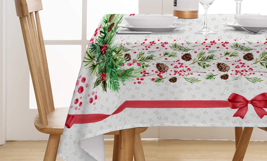 Image 2: Nappe à motifs de Noël au choix