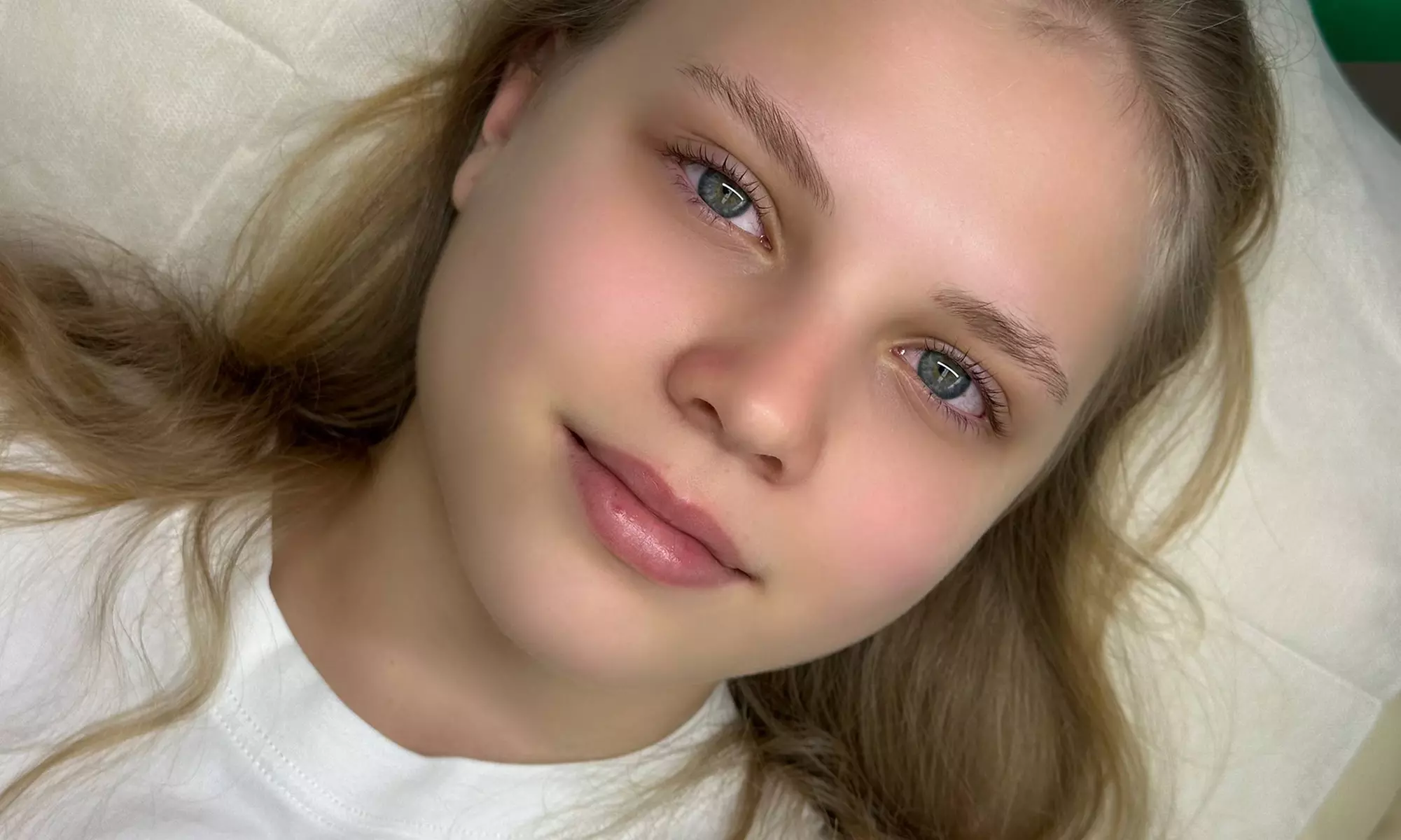 Enhance Your Eyes with Eyelash Tint and Lift