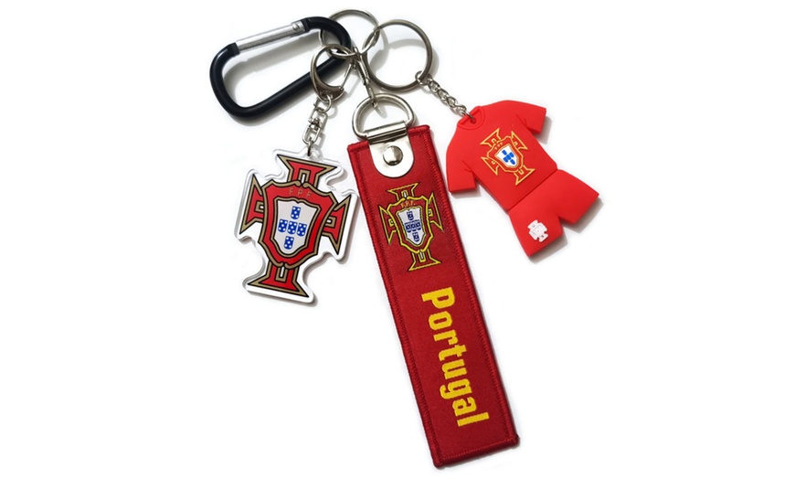 Image 8: World Cup 2022 Keychains with Coloured Badge Logos