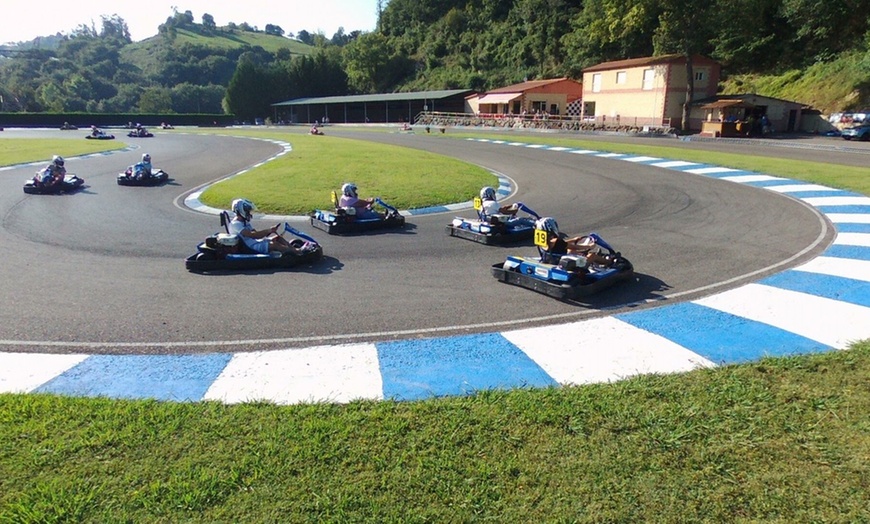 Image 9: Tandas de 10 minutos en Karting Soto de Dueñas para 1 o 2 adultos