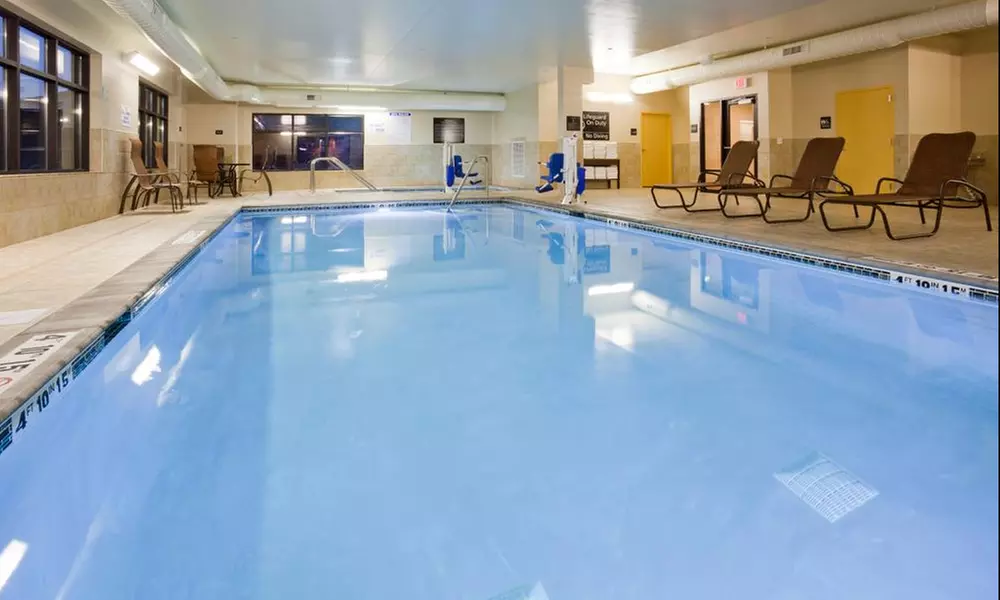 Stay at Hampton Inn & Suites Minneapolis West/Minnetonka, with Dates into May - Primary Image