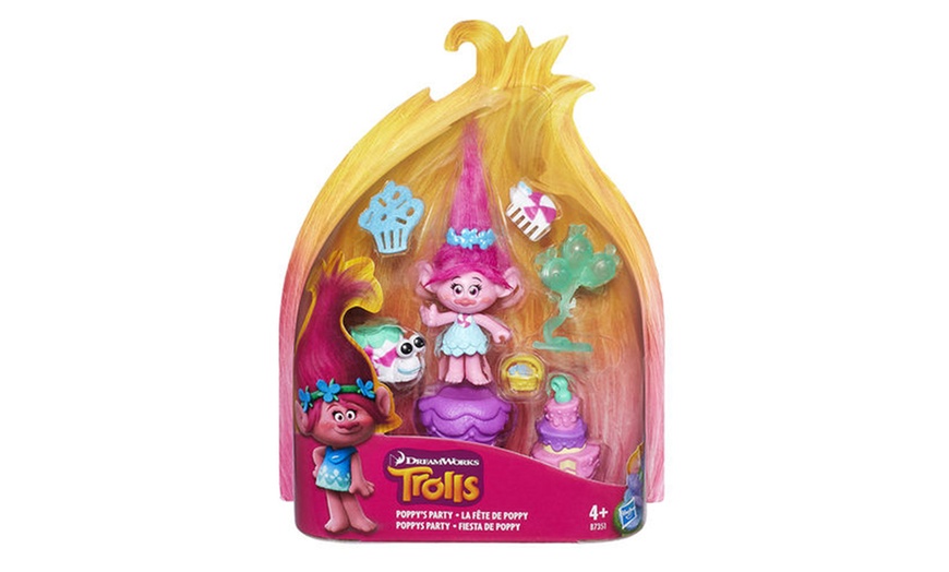 Image 2: DreamWorks Trolls Toys