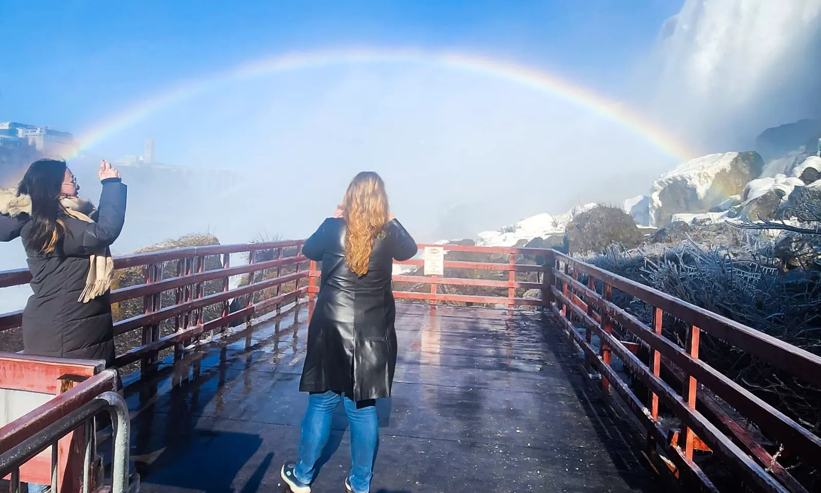 4 hrs Magical Tour of Niagara Falls for 1-6 People with Expert Guides