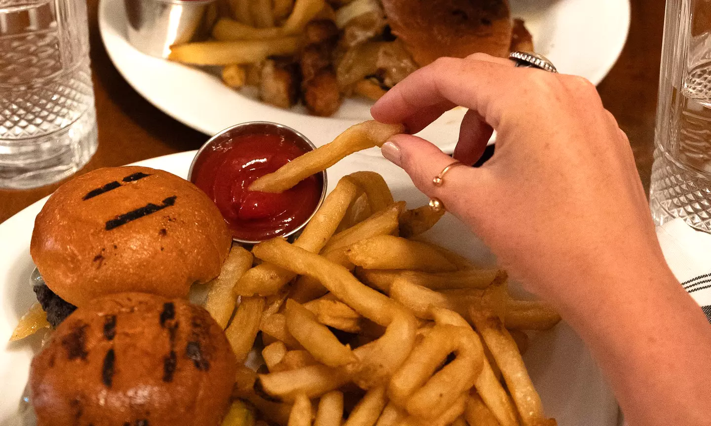 Enjoy American Cuisine w/ Bottomless Brunch or 3-Course Dinner for 2