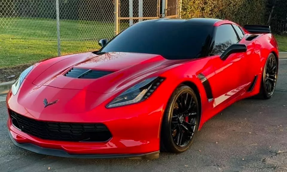Ceramic Coating: Small - Mid-Sized or XL Vehicles (30 Hours) 