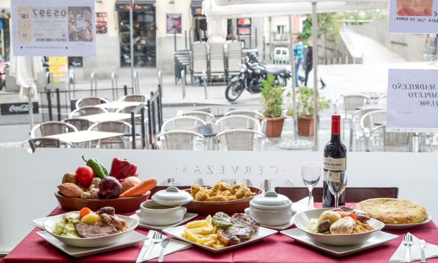 Image 1: Tapeo de 5 medias raciones