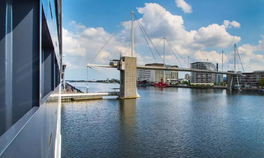 Gift an Escape to London’s 4*Sunborn Yacht Hotel with Breakfast&Dinner