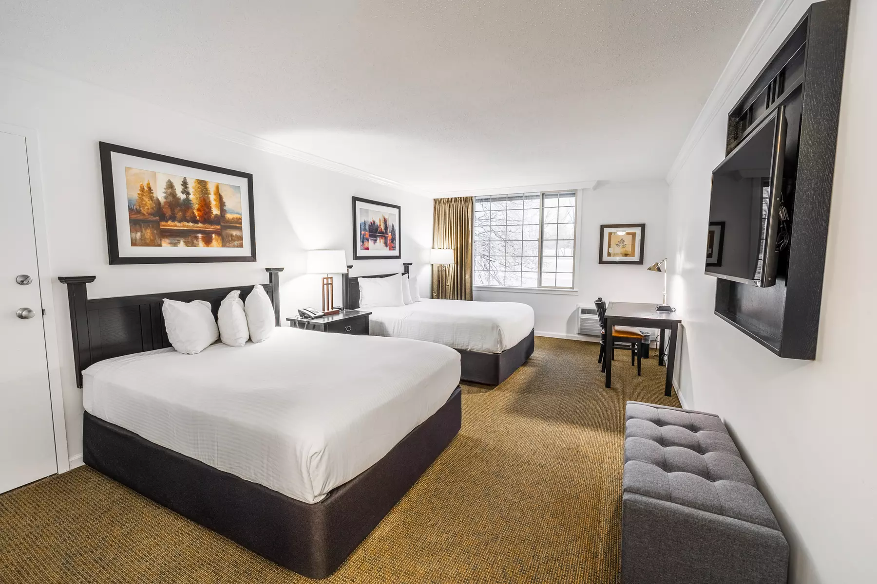 Lake Geneva Resort near Waterfront and Downtown