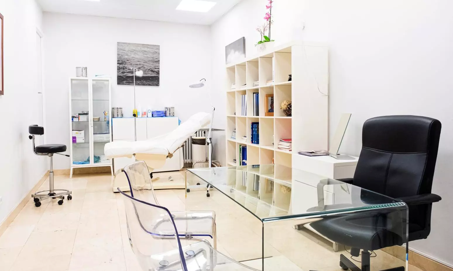 Revitaliza y suaviza tu piel con un vial de relleno dérmico de 1 o 2 ml en zona a elegir y ahorra hasta un 70% - Primary Image