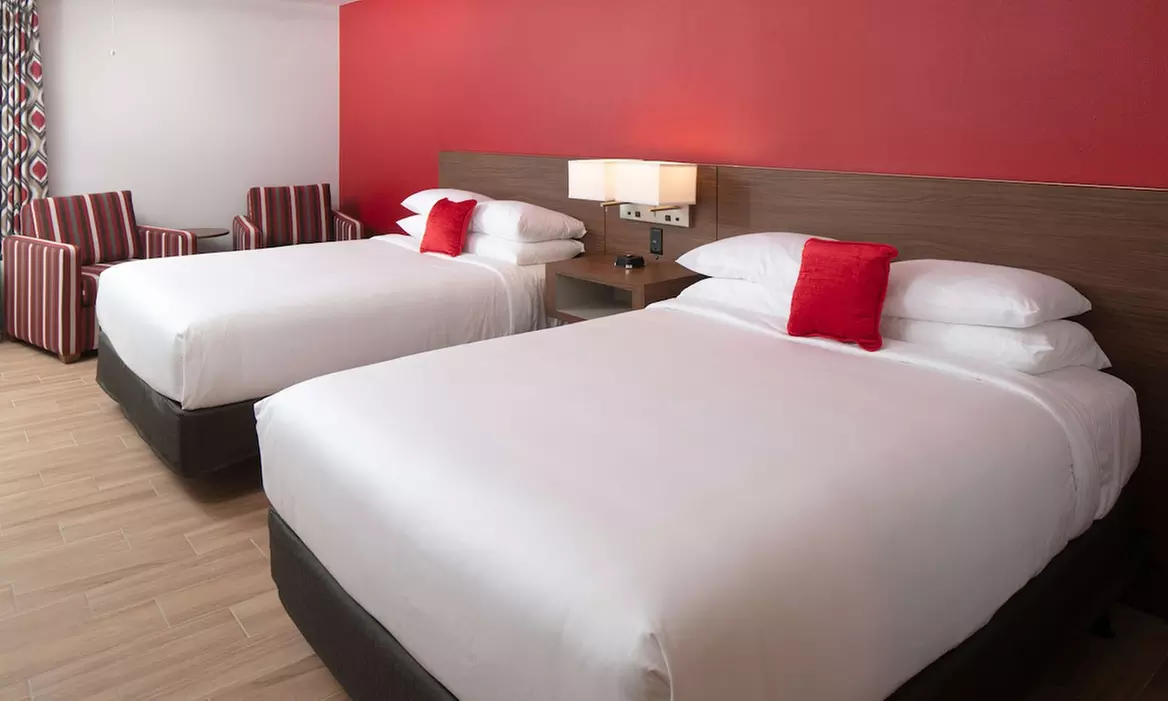 Cozy Hotel in Kissimmee with Lazy River - Book Now!