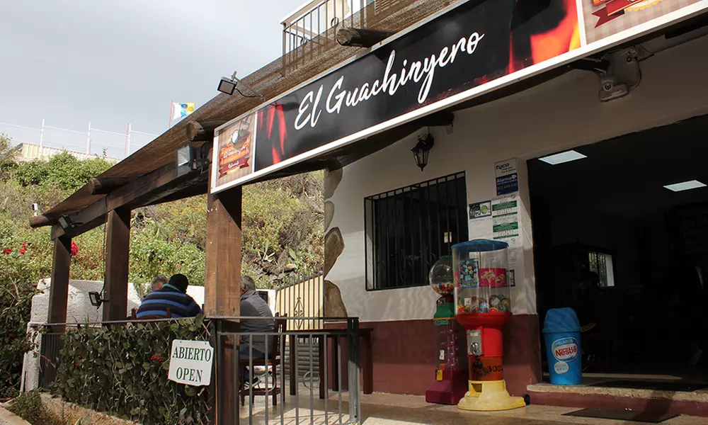 Menú canario para 2 o 4 personas con entrantes, postre y bebida