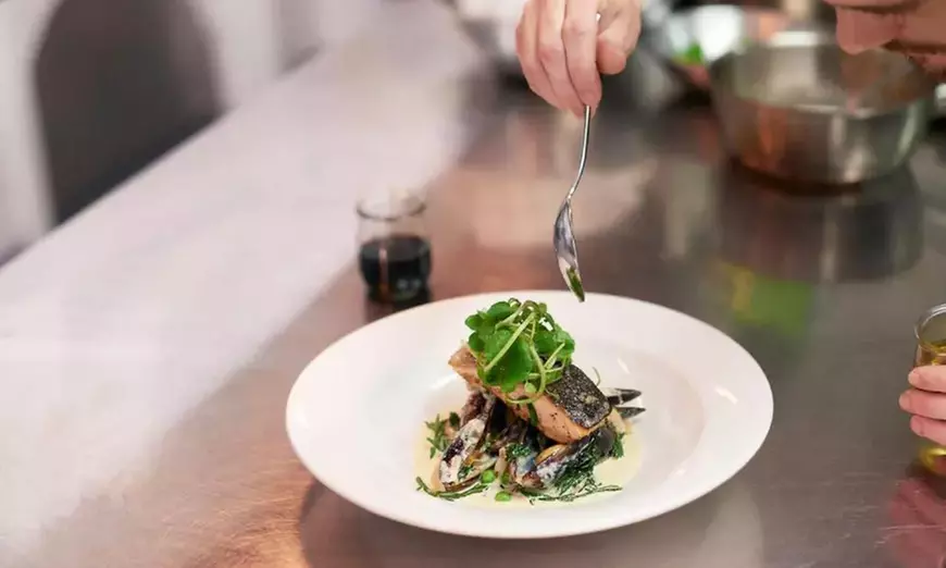 Cardiff: 4* Classic Double or Twin Room with Breakfast & Late CheckOut