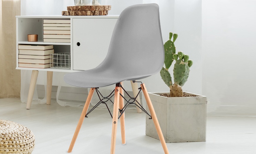 Image 13: Silla de estilo escandinavo Christie con asiento redondo, de Sampur