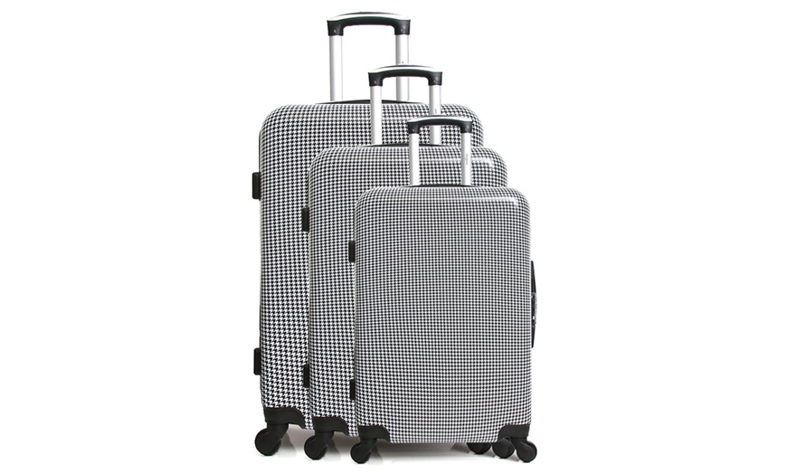 large vanity case on wheels